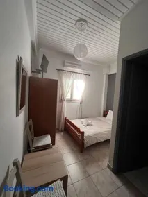 Kanarinia Guesthouse - Image 3