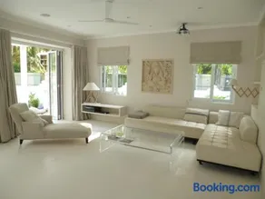 Villa Mimi Beachfront Beau Vallon - Image 3