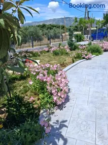 Olga's Modern Retreat, Loutraki - Image 4