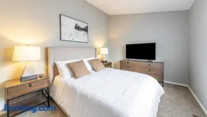Landing Modern Apartment with Amazing Amenities (ID8228X10) - Image 1