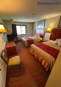 Mitchell Inn and Suites - Image 4