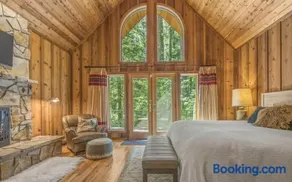 Forrest Lodge Large Private Luxury w Hot Tub - Image 4