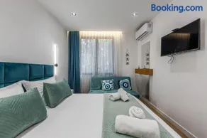The Garden Jacuzzi Apartment By PS - Image 4