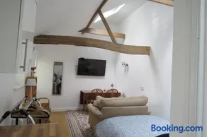 The Old Stables, Whitehall Farmhouse, Oakington - Image 4