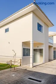 Casa espaçosa com quintal perto da lagoa - Image 2