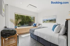 Tranquility Base - 1 Bedroom Cabin - Oceanview - Image 3