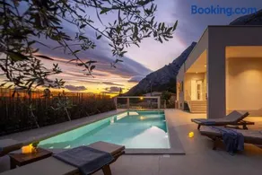 Summer House Lea - Villa with heated pool and sea view - Image 1