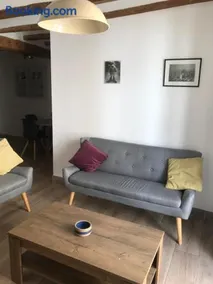 Centrally located two bedroom apartment - Image 4