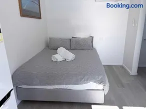 Claremont Comfort Cottage - Image 4