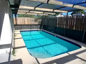 Downtown Private Pool Oasis In Sunshine State - Image 1