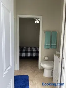 The Miami Lakes Pool House - Image 5