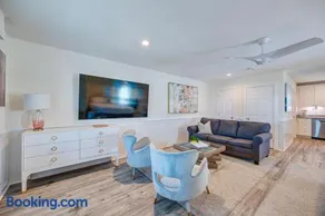 Saltwater 101 1st Floor Barefoot ADA - Image 1