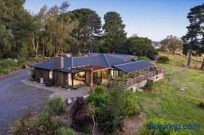 Gorgeous villa 10 acre of land - Image 2