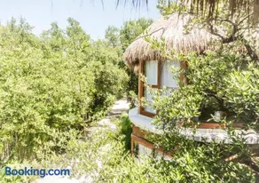 Mamasan Treehouses & Cabins - Image 1