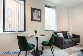 16 Park Drive - Image 2
