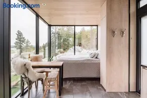 The WonderInn Mirrored Glass Cabin - Wonderinn Delta - Image 2