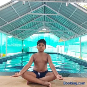 Johnson's Homestay With Pool & Ecohouseboat Near Town Beach - Image 1