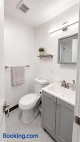 Private Bedroom with Dedicated Bathroom 15mis NYC - Image 3