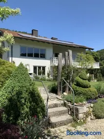 Appartamento con giardino, griglia e terrazza | Vista sul giardino - Image 1