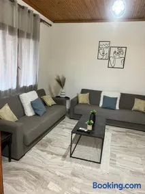 Beach house with garden sleeps 6 - Image 3