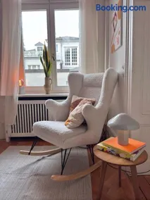 Cozy apartment in historic villa - Image 1