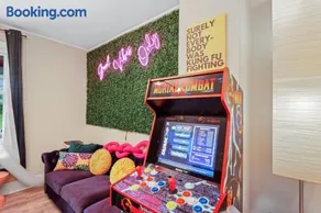 Comfort, Fun, and Retro Retreat - Image 4
