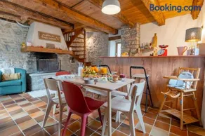 Maison de village au cœur des remparts - Image 2