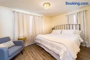 Stylish 2BR n Old Town Greenwood - Image 5