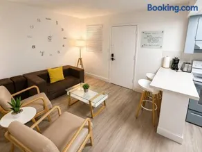 EcoStays Apartment Near Miami Airport 206 - Image 1