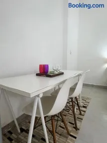 Suite 1 com Ar-Condicionado, TV, Wi-Fi e Geladeira - Image 2
