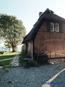 Historic Holiday Idyll Close To The Water - Image 3
