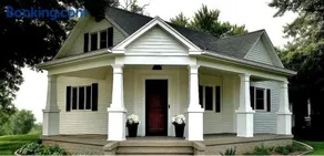 Farmhouse Comfort on Acreage Near Rathbun Lake - Image 1