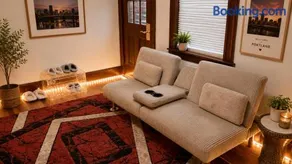 Luxurious King Size Bed in Boston with Amenities - Image 1