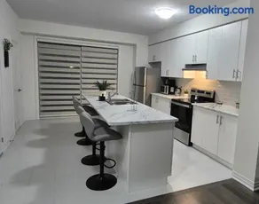 First Class Ensuite Room - Image 5