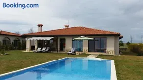 Private Villa 102 with heated pool in BlackSeaRama - Image 4