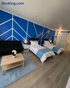 Coastal Blue Motel - Image 3