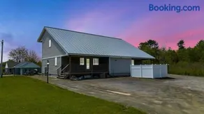 Ocean Breeze Haven - Short walk from Crescent Beac - Image 1