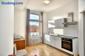 2 bedrooms & free parking - Image 2