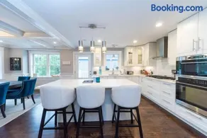 Ultra-Luxurious Home near Boston Pet-Friendly - Image 3