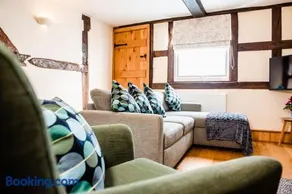 Thursdays Corner Tudor Cottage - Image 4