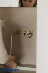 Au Porte Bonheur - Image 4