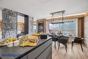 Exquisite Duplex with Views by Mrs Miggins - Image 2