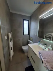 Charmant studio moderne avec extérieur "Dormir en provence" - Image 2