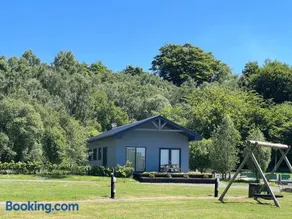 Spacious 3-Bedroom Chalet on Country Estate near Glasgow - sleeps 6 - Image 2