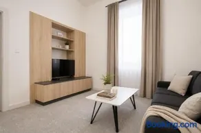 ALURE RESIDENCES 2 - 24h self check-in & private parking next to the apartment building included, CITY CENTER right on SNP Square in a quiet passage, new building, best deal in town - Image 3