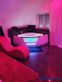 La suite miroir, love room avec jacuzzi - Image 1