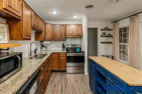 Walkable 2BR Cottage in Downtown Marion - Image 3