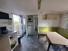 Mobil home avec barbecue, piscine chauffée et jardin - Image 2
