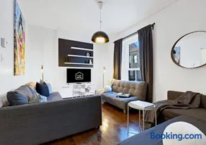 Chic – Spacious 4BR Rooftop Suites Near Downtown - Image 1