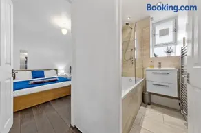 Central Ldn 2 Bed Flat, Nine Elms St, Sleeps up to 8! - Image 3